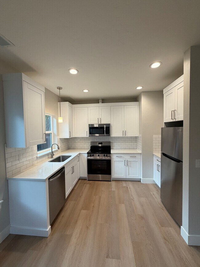 Kitchen - 1713 W Boise Ave