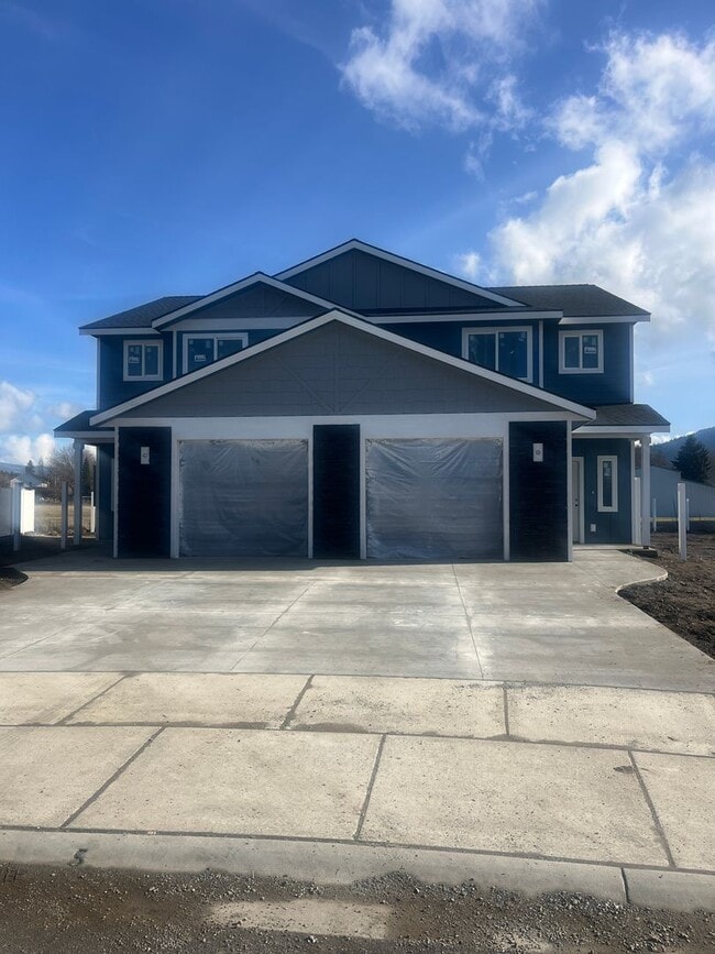Building Photo - Brand New 3 bed 2.5 townhome