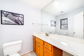 Building Photo - 7505 Memorial Woods Dr