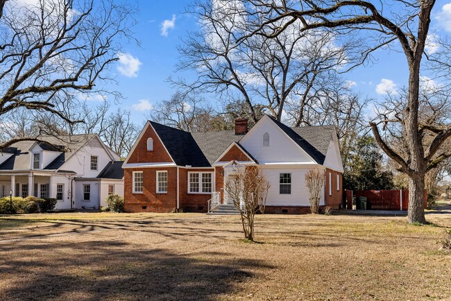 Building Photo - Gorgeous Brick Home, 4 Bedroom 2 Bath Avai...