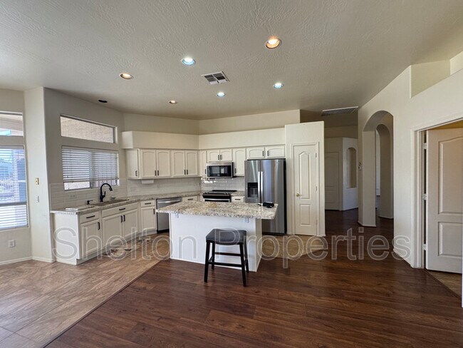 Foto del edificio - 19231 N Coyote Lakes Pkwy