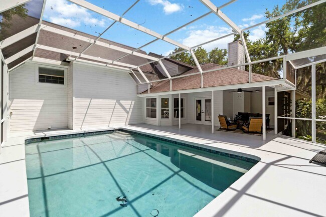 Foto del edificio - 7447 Hawkins Rd