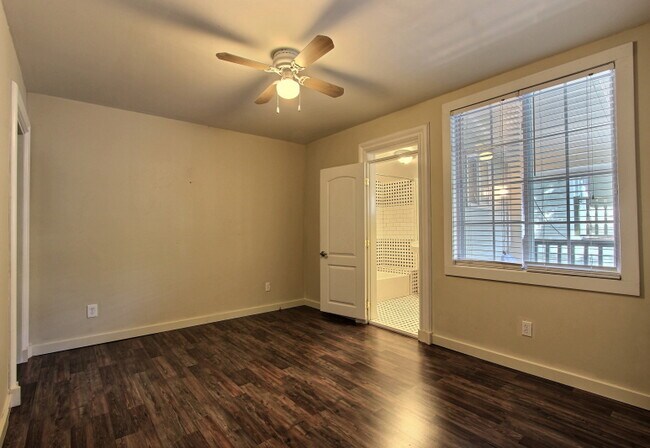 Foto del edificio - 214 E Gwinnett St