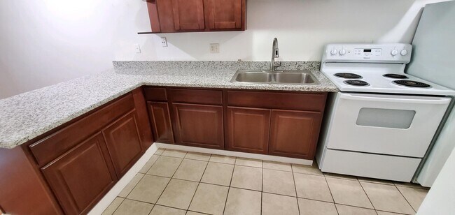 Building Photo - 4061 Park Center Ln