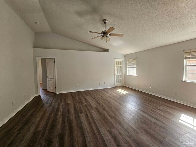 Foto del edificio - 647 Mozingo Ln