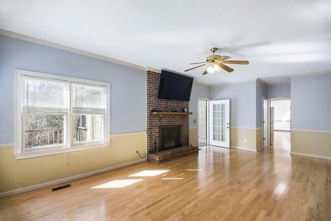 Building Photo - 102 Springwood Dr