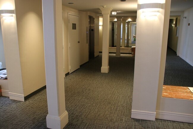 Building Photo - 21 Linden St