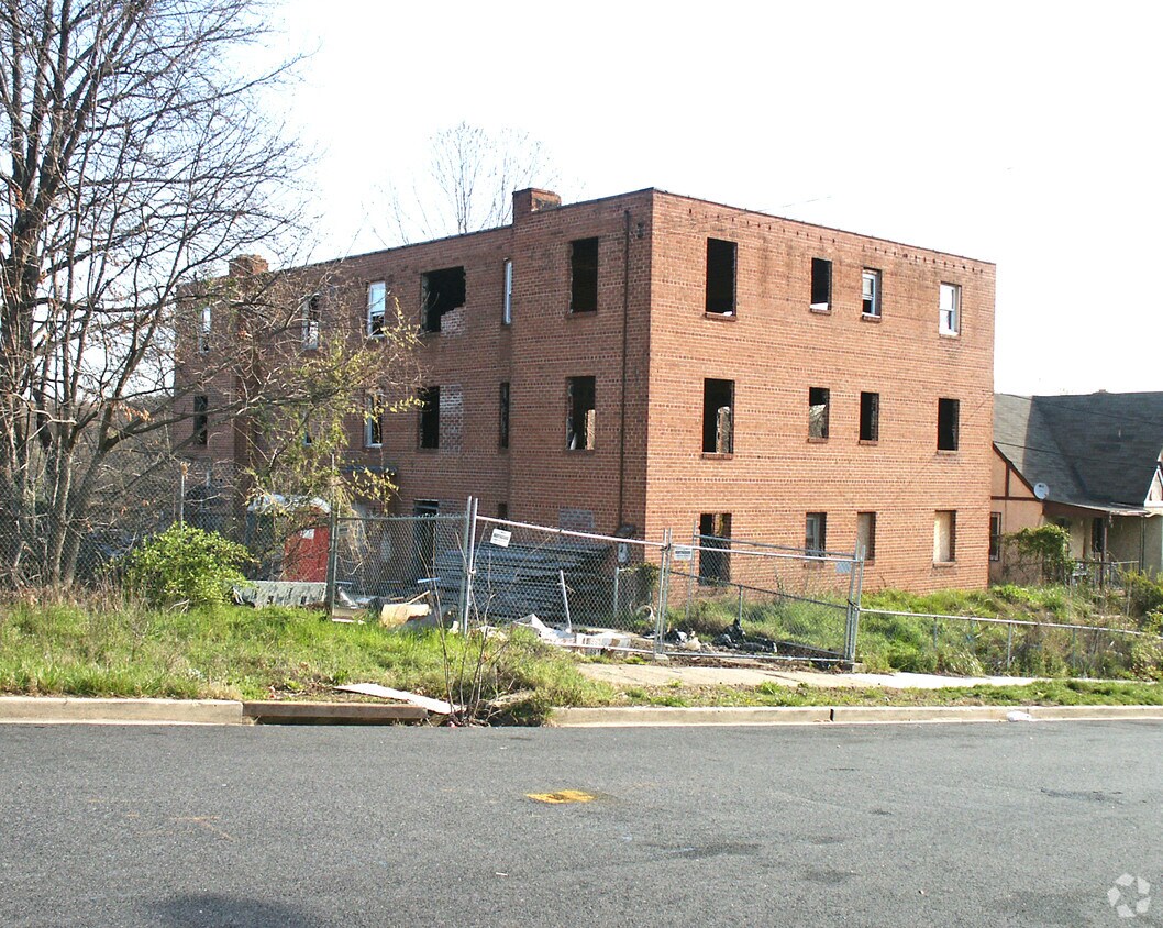 Foto principal - 4000 D St SE