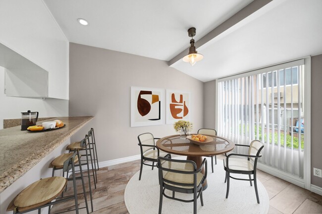 Building Photo - 2-Bedroom Apartment in the Heart of Santa Ana