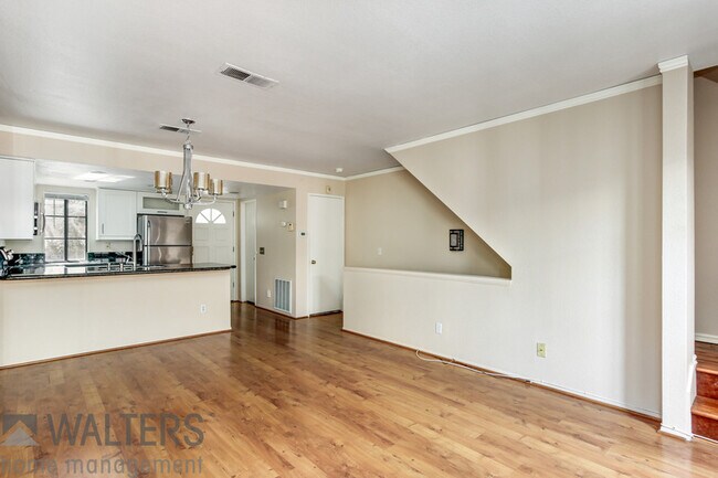 Foto del edificio - 9270 Towne Centre Dr