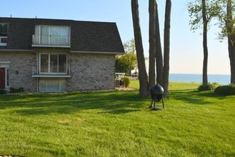 Building Photo - 3616 Lakeshore Dr
