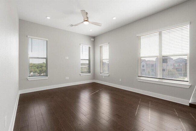 Foto del edificio - 4501 Jackson Ave