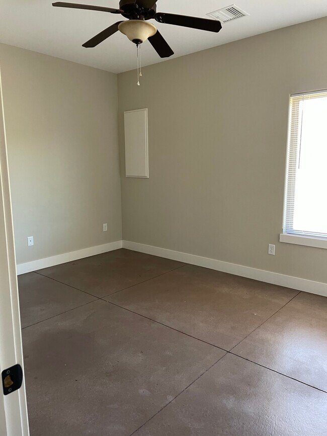 Foto del edificio - 4833 N Hillside Ct