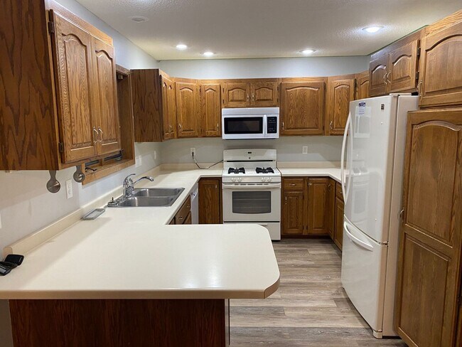 Foto del edificio - 4407-4409 Forest Valley Rd