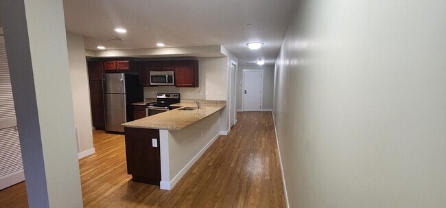 Building Photo - 20 Pond St