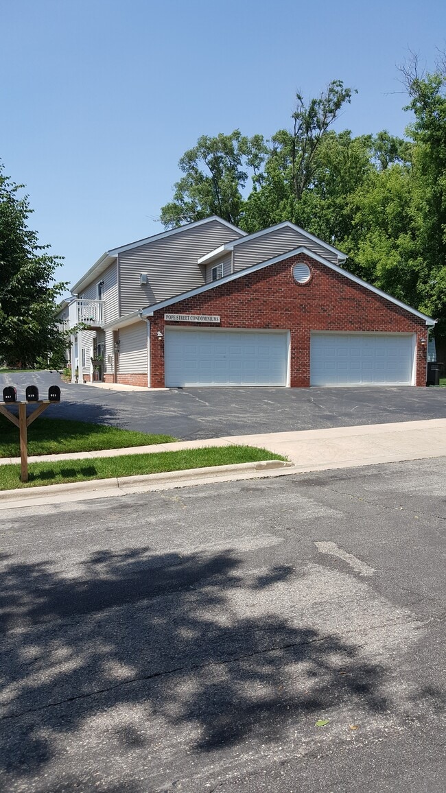 Building Photo - 919 Pope Street