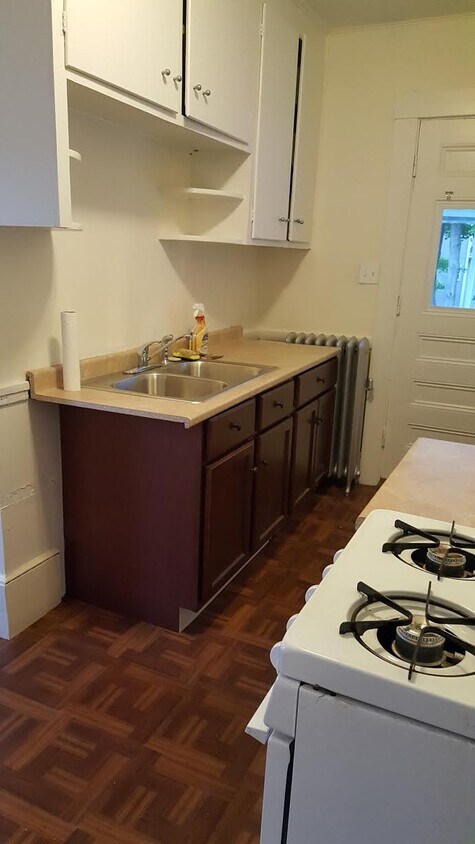 Primary Photo - 35 Chester Ave