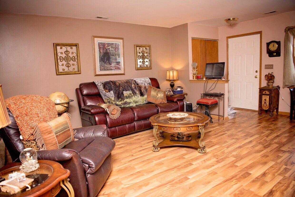 Primary Photo - 1318 Green Meadow Ln
