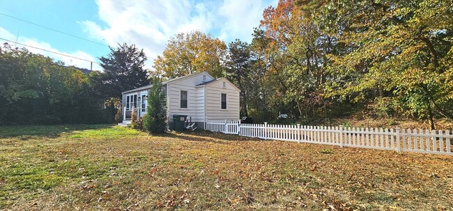 Foto del edificio - 93 Ploughed Neck Rd