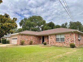 Building Photo - 1520 Ridgeway Dr