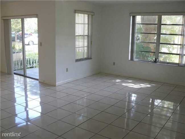 Foto del edificio - 531 Menendez Ave