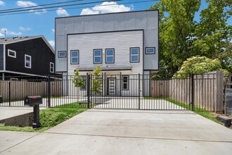 Building Photo - 990 Marjorie St