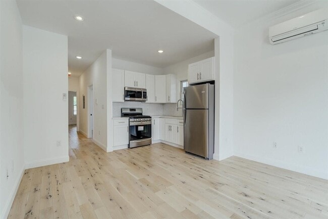 Building Photo - 671 Palisade Ave