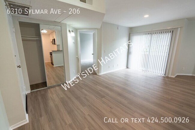 Foto del edificio - 6310 Sylmar Ave
