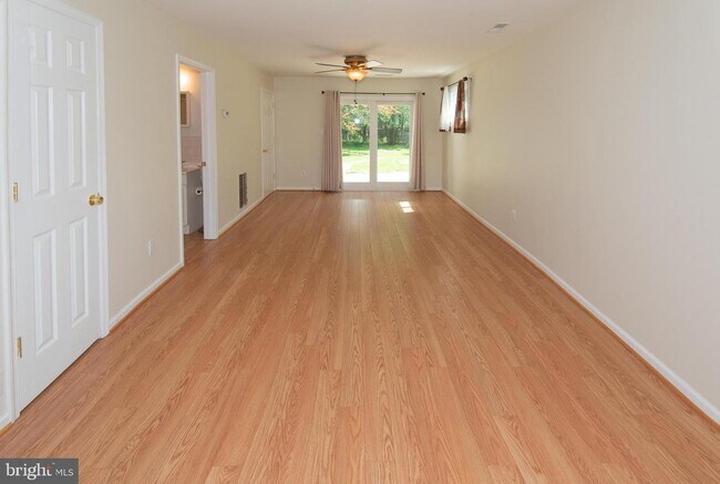Foto del edificio - 3341 Thomas Point Rd