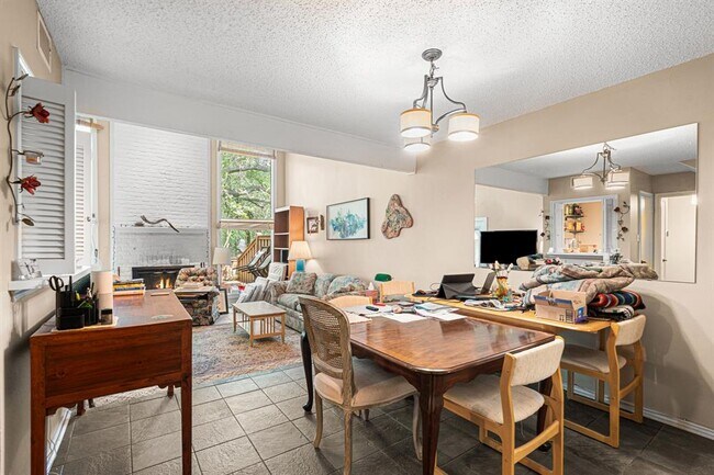 Foto del edificio - 8301 Greenslope Dr