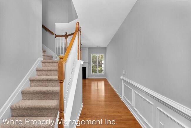 Building Photo - 3 br, 2.5 bath House - 15566 Canmore Street