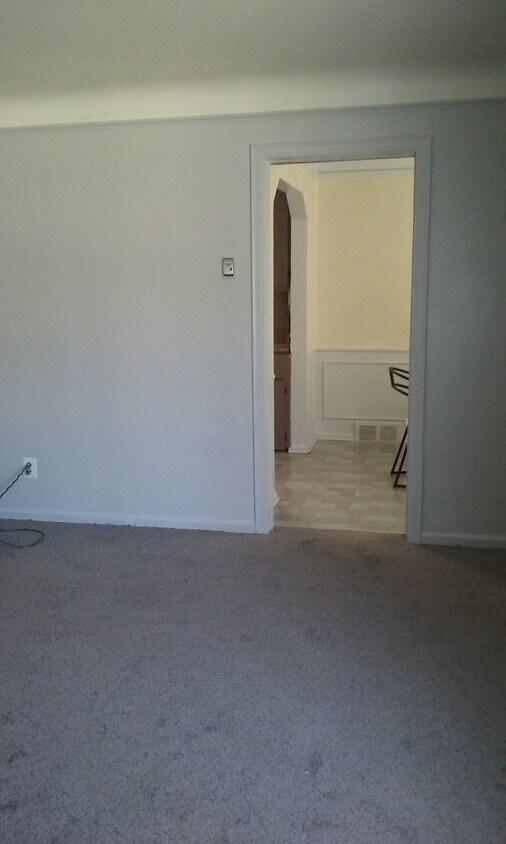 livingroom - 19446 Pierson St