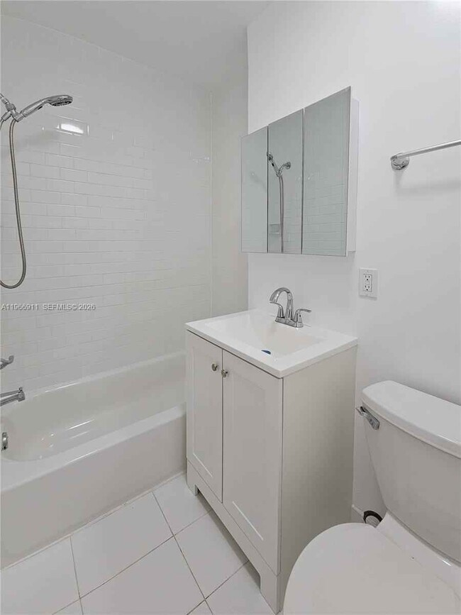 Building Photo - 2007 SW 10th St