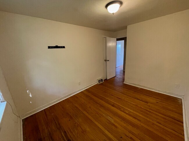 Building Photo - 2113 Church Ln