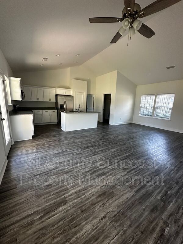 Foto del edificio - 340 Melrose Dr