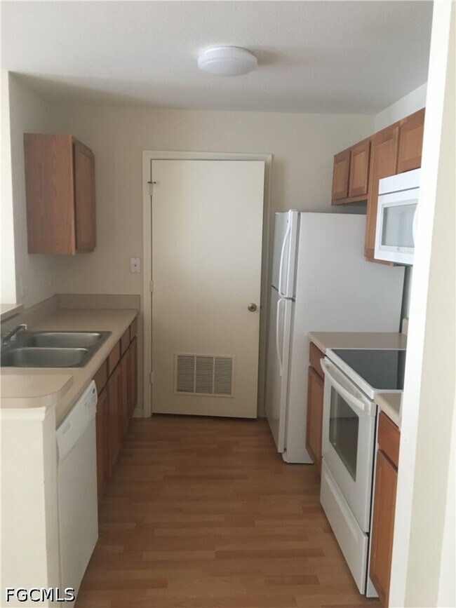 Foto del edificio - 14890 Pleasant Bay Ln