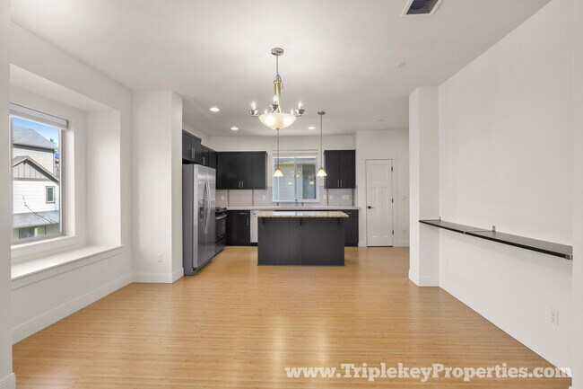 Building Photo - 14311 SW Burlwood Ln