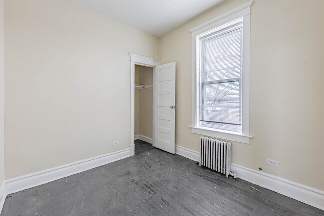 Foto del edificio - 758 W 71st St