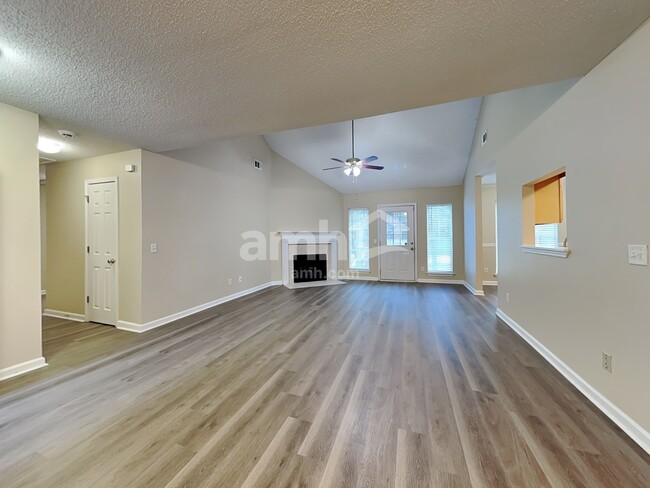 Foto del edificio - 142 Shady Oak Cir