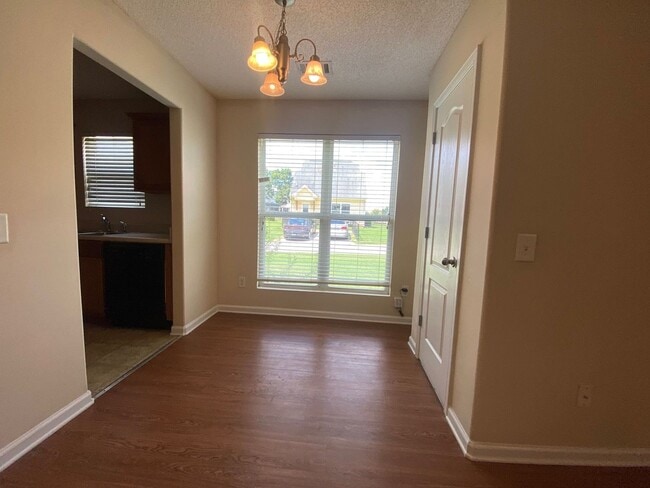 Building Photo - PRE-LEASING FOR AUGUST 2026- FENCED IN YARD!