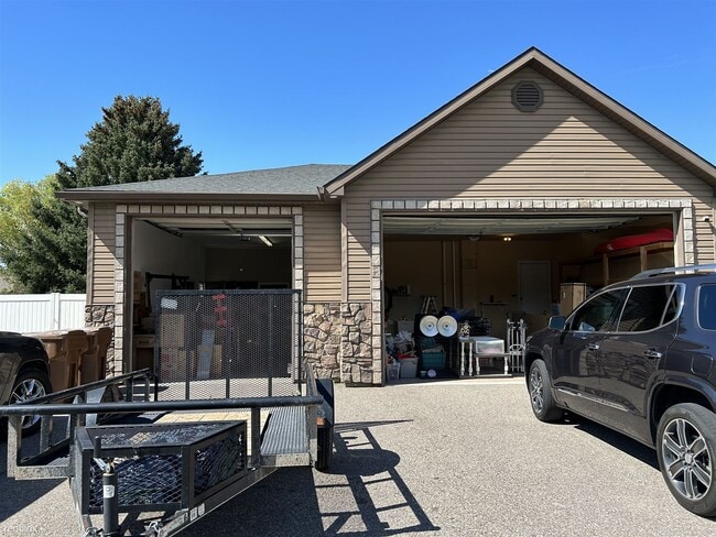Building Photo - 5 br, 3 bath House - 530 Vern Road