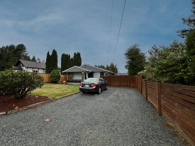 Foto del edificio - Adorable Three Bedrooom in Edgewood - Landscape Included