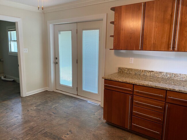 Building Photo - 126 E Marion St