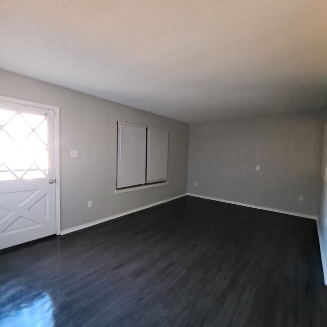 Foto del edificio - 1289 Parkrose Rd