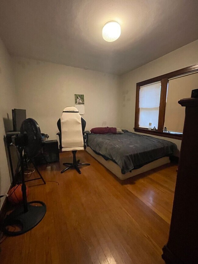 Foto del edificio - Large Single Family Home in Heart of La Cr...