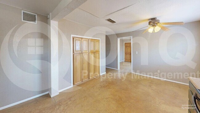 Foto del edificio - 906 E Halcyon Rd