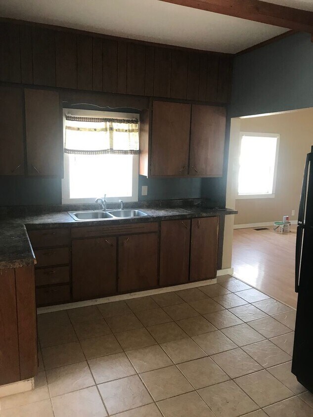 Building Photo - 2 br, 1 bath House - 105 3rd St