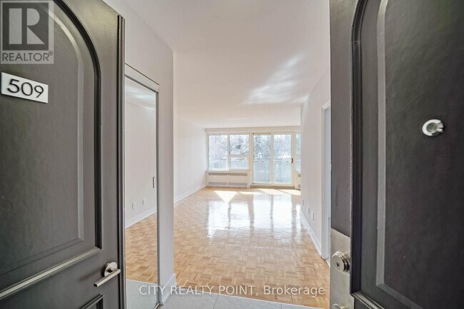 Photo du bâtiment - 10 Shallmar Blvd