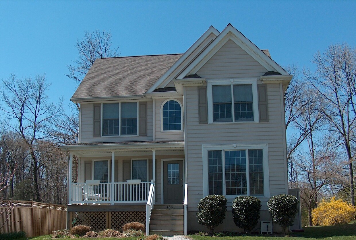 Foto principal - 486 Riverview Dr