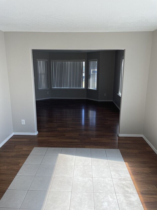 Foto del edificio - Available Now!!